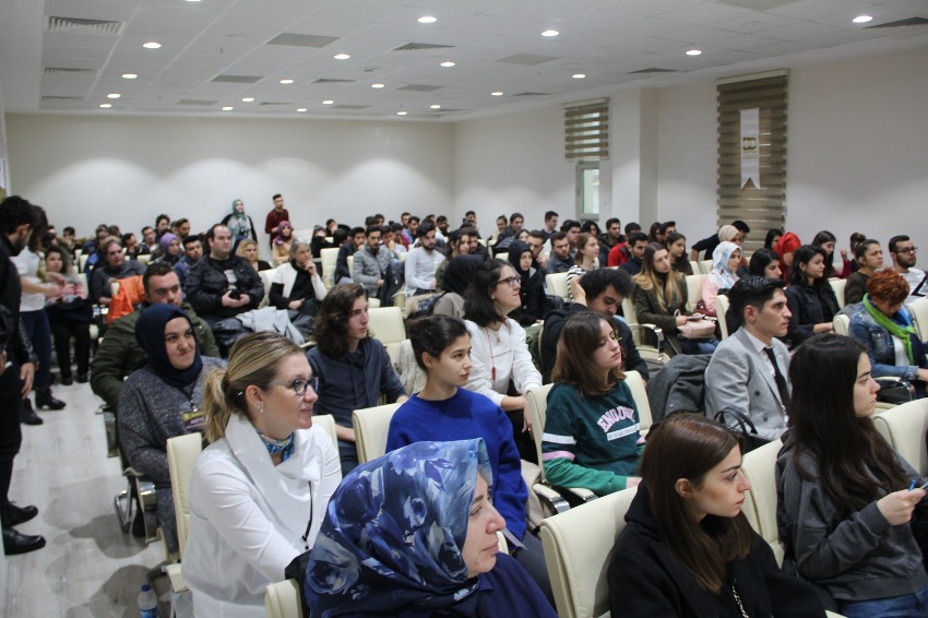 Olikxonada jinsiy aloqa Rus politsiya formasidagi qizlar onlayn porno